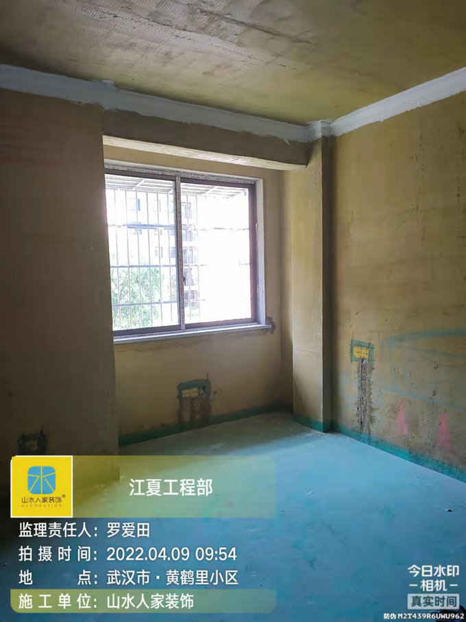 黃鶴里小區(qū)泥木完工油漆進場