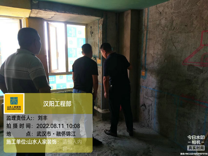 漢陽工程部領(lǐng)導(dǎo)在融僑錦江小區(qū)檢查施工現(xiàn)場