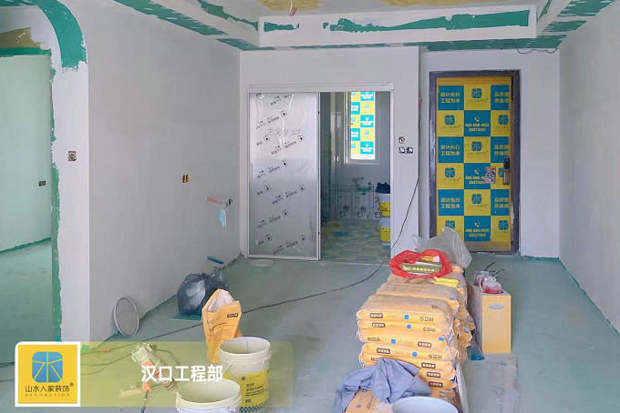 遠(yuǎn)洋萬(wàn)和四季5棟裝修工地油漆施工