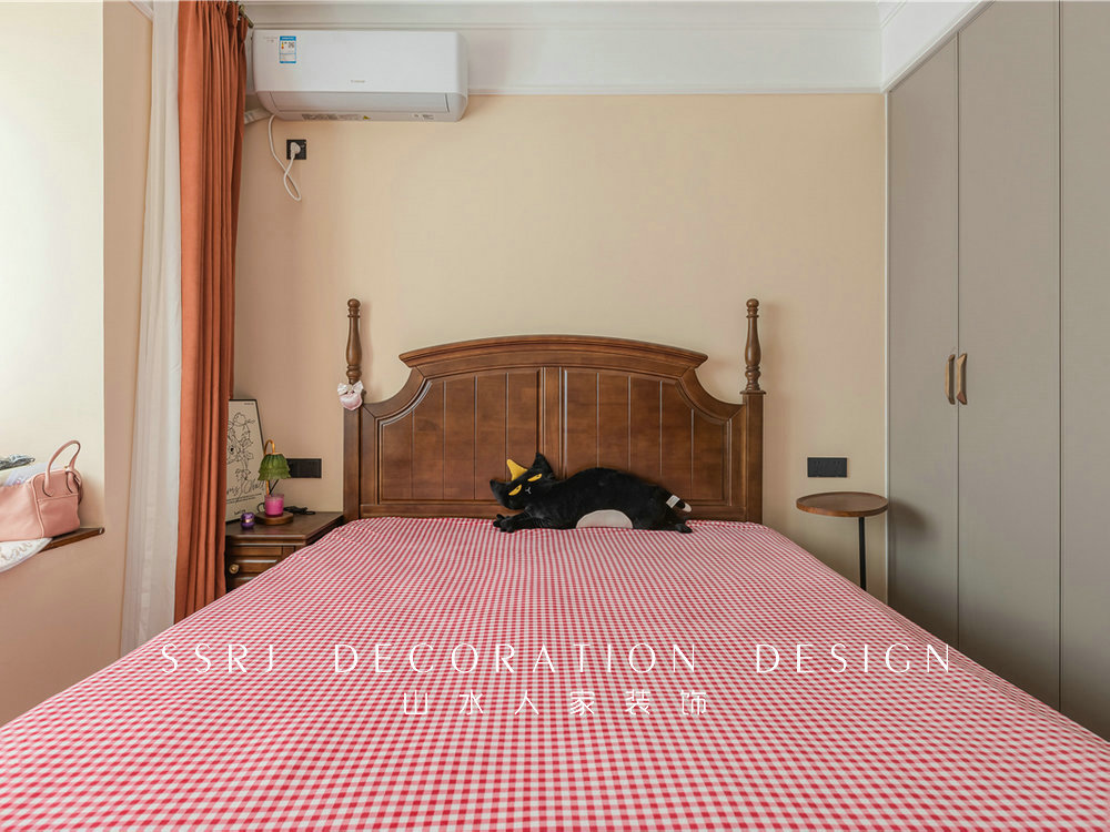 地鐵時代云上城88平中古風格裝修效果圖