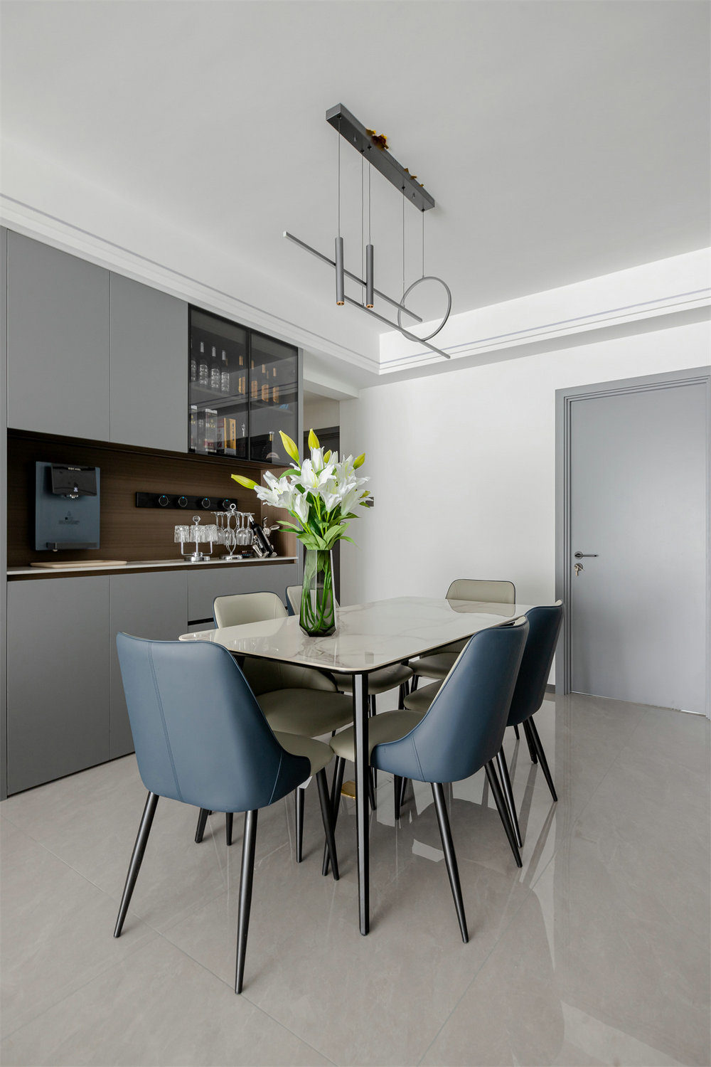 中建鉑公館122平現(xiàn)代風格裝修效果圖