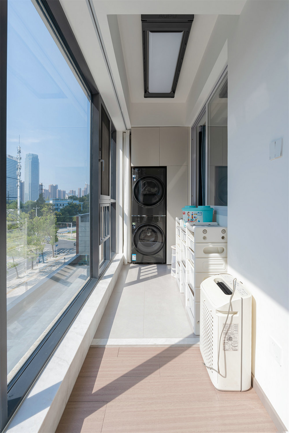 華僑城紅坊99平現(xiàn)代風格裝修效果圖