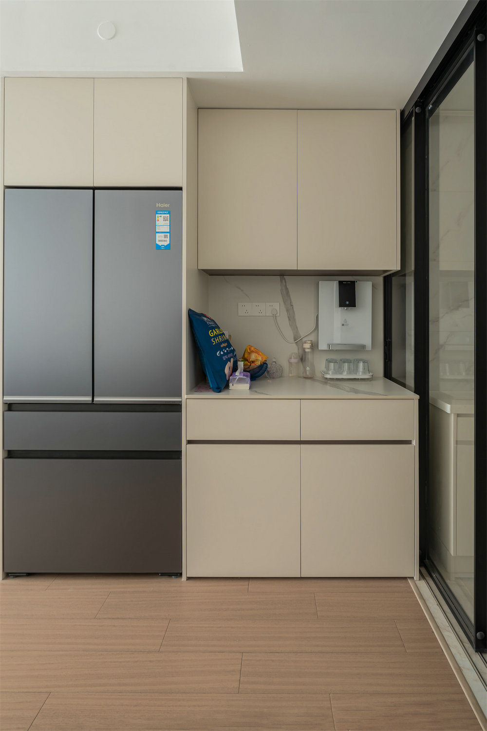 華僑城紅坊99平現(xiàn)代風格裝修效果圖