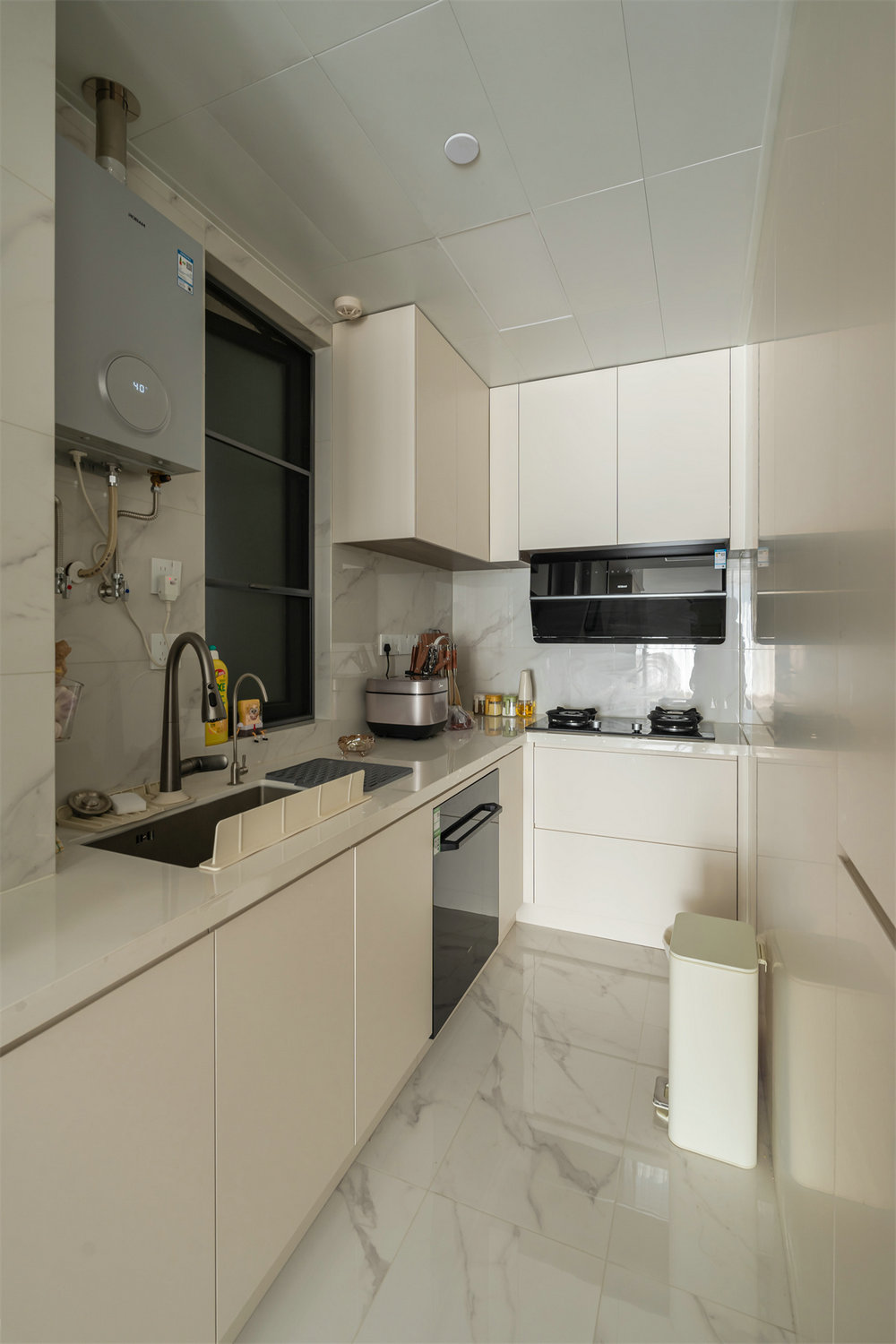 華僑城紅坊99平現(xiàn)代風格裝修效果圖