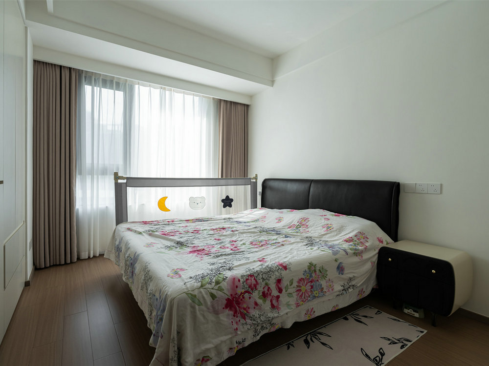 華僑城紅坊99平現(xiàn)代風格裝修效果圖