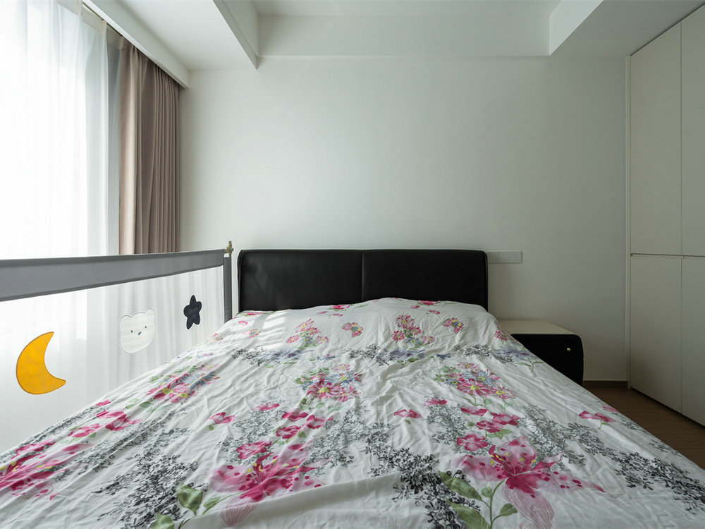 華僑城紅坊99平現(xiàn)代風格裝修效果圖