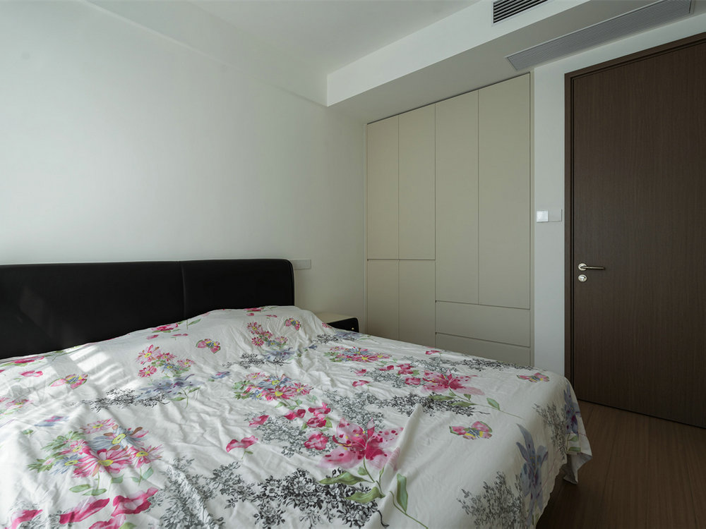 華僑城紅坊99平現(xiàn)代風格裝修效果圖