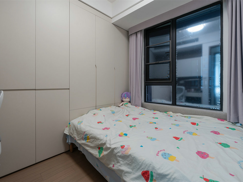 華僑城紅坊99平現(xiàn)代風格裝修效果圖