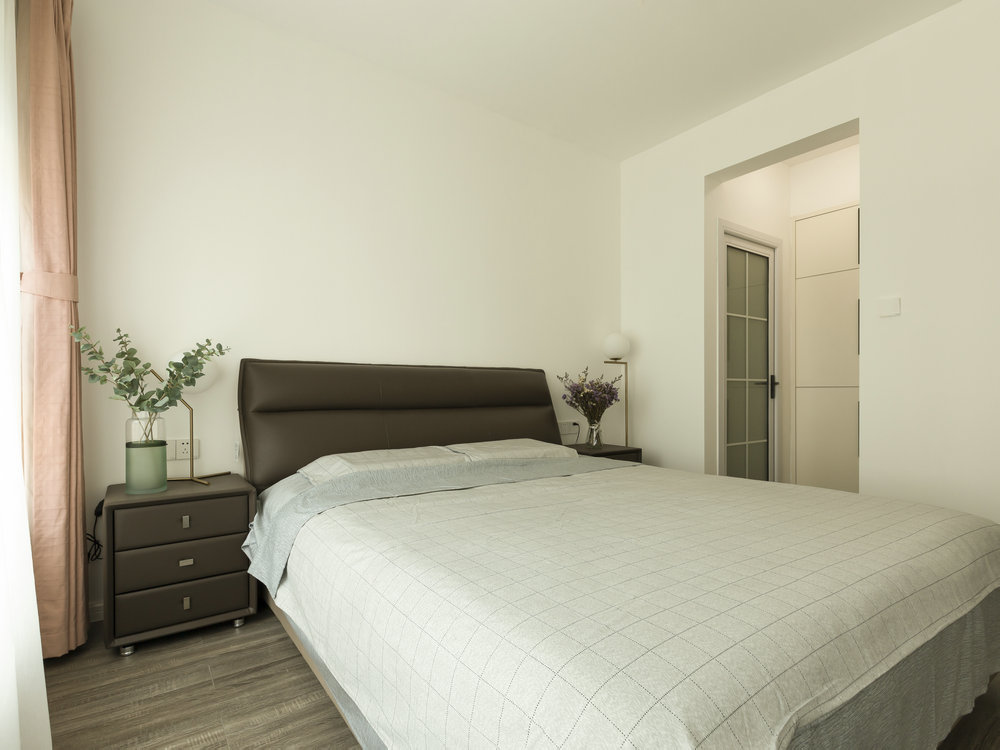 長(zhǎng)投綠城蘭園111m^2現(xiàn)代風(fēng)格裝修效果實(shí)景圖