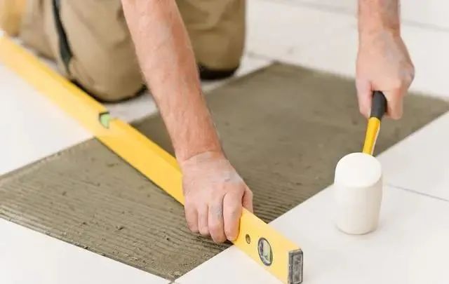 客廳鋪木地板好還是瓷磚好 客廳鋪木地板好還是瓷磚好